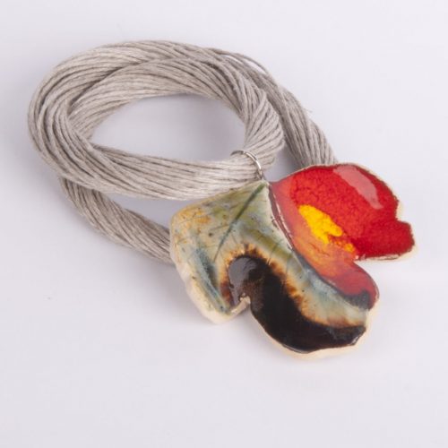 Naszyjnik na sznurach lnianych z ujmującym liściem ceramika polska