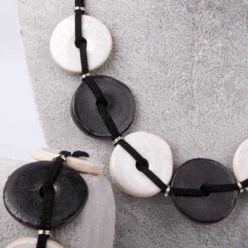 Zestaw w bieli i w matowej czerni: bransoletka + naszyjnik - z ceramiki artystycznej