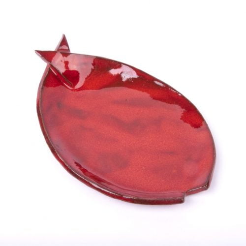 Talerzyk w kształcie ryby z rudej gliny w czerwieni ceramika