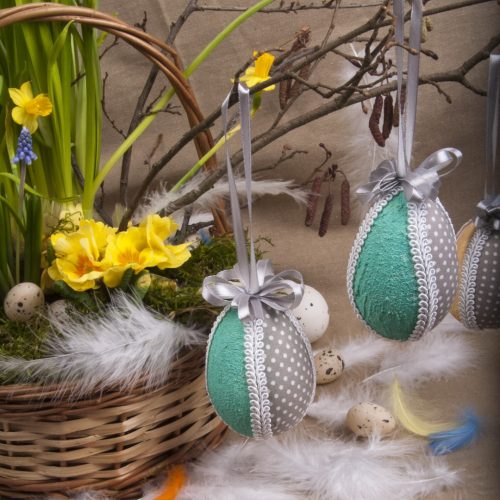 jajko wielkanocne - dekoracyjne tasiemki do powieszenia na stroiku