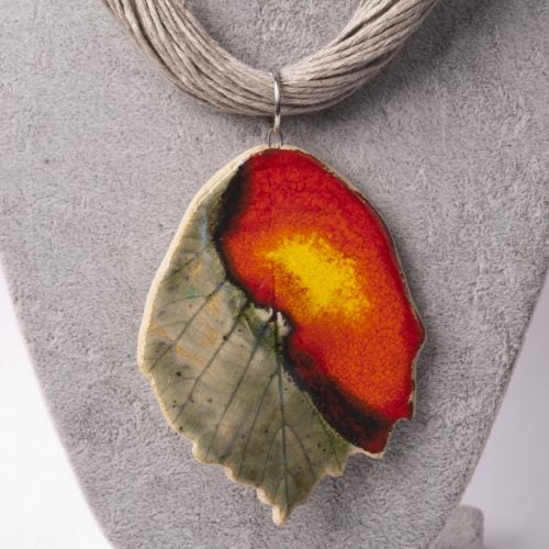 Naszyjnik z liściem jesiennym czerwono-zielonym biżuteria