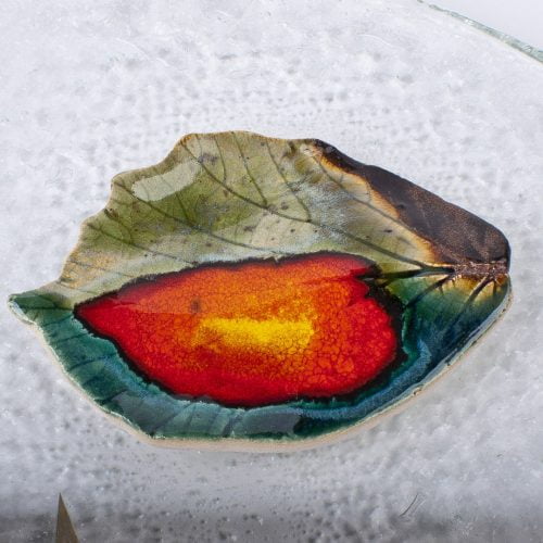 Broszka ceramiczna – urokliwy jesienny liść