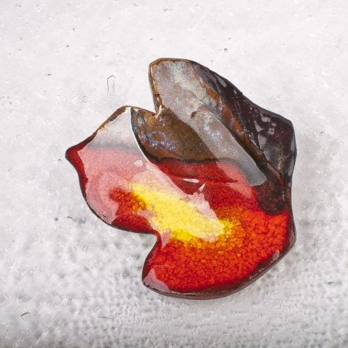Broszka ceramiczna – liść klonowy na rudej glinie ceramika