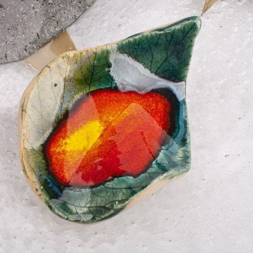 Broszka – jesienny liść w eleganckiej kolorystyce ceramika polska rękodzieło