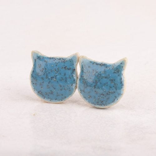 Wkrętki błękitne, nakrapiane kotki na jasnej glinie ceramika