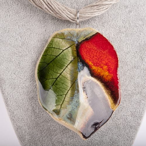 Naszyjnik z kolorowym liściem na lnie ceramika