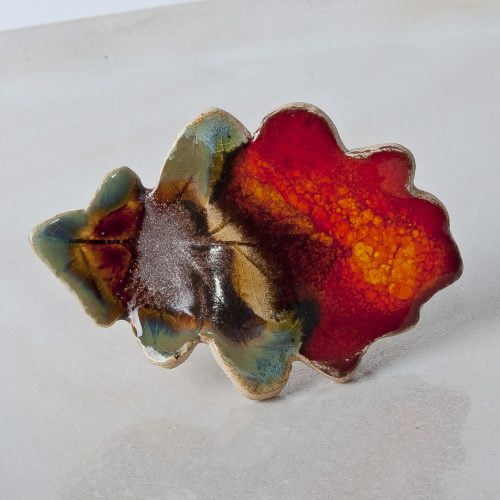 Baśniowa broszka w kształcie liścia dębu