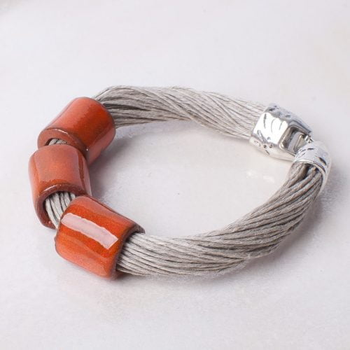 Pomarańczowa bransoletka na lnianych sznurach
